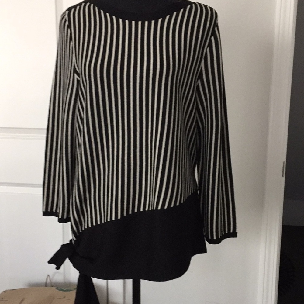 Anne Klein Knit Top Size M Black White Stripes Asymmetrical Brand New - Picture 5 of 12